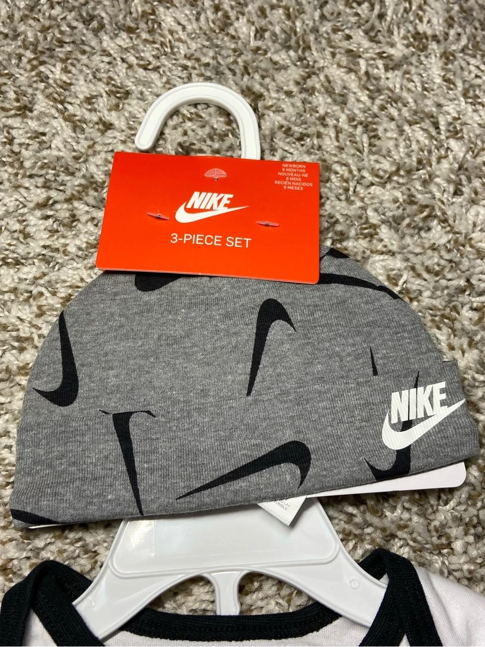 NEW NIKE 3PC Set Beanie Hat Long Sleeve & Pants